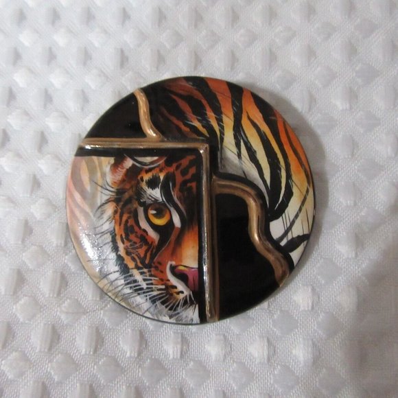 Tiger Broach - Picture 1 of 5